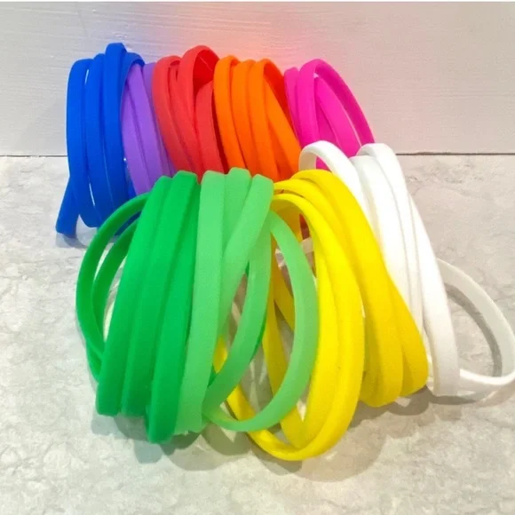 Hot Topic Black Rubber Gummy Bracelets 15 pc Silicone Jelly Wristbands 80s set - Picture 5 of 9